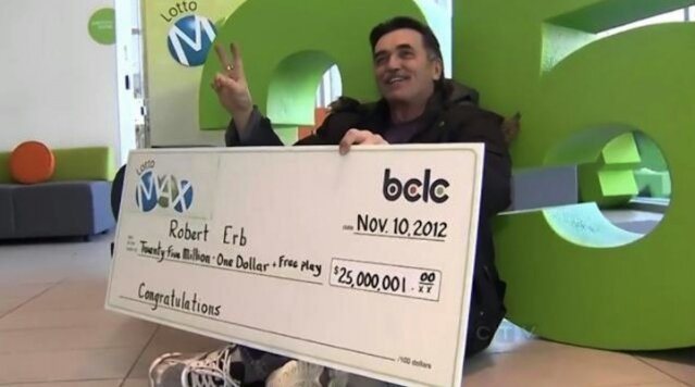 Lotto Winner Buys Burger and Fries, Leaves $10, 000 Check