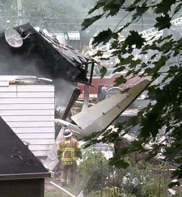 Plane Crashes into House in Connecticut, 3 Confirmed Dead