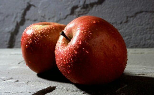 Woman Pays $1200 for Two Apples… The Fruit