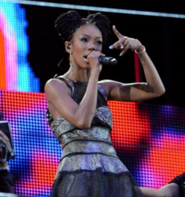 Brandy Performs For a Stadium Filled with… Nobody