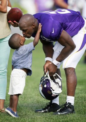 2 Year Old Son of Minnesota Vikings Star Dies From Abuse