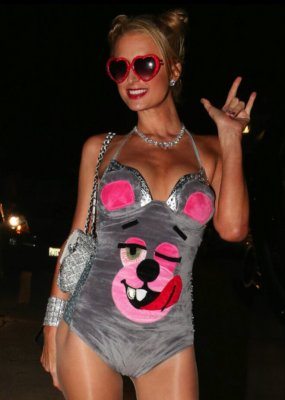 For Halloween, Paris Hilton was Miley Cyrus – PIC