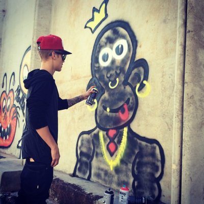 Justin Bieber Proudly Displays His Racist Side – PIC