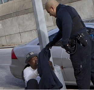Cop Gives the Shirt off His Back to Homeless Man Freezing in New York
