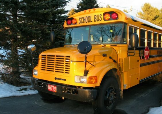 School Bus Driver Couldn’t Find School – Dropped Kids Off at Bus Stop