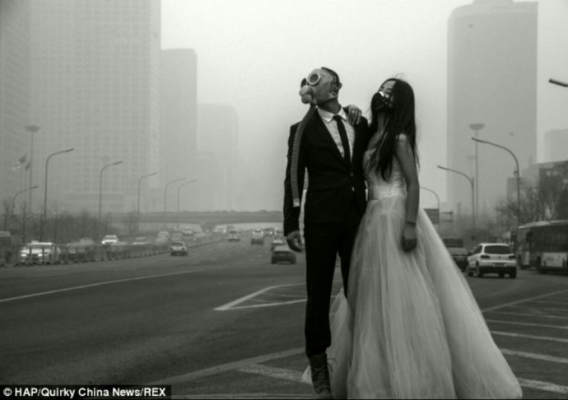 China Fog So Thick, Couple Posed For Wedding Pictures Wearing Gas Masks