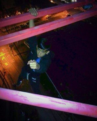 Teen Sneaks Past Sleeping Guard to Take Pictures On Top of World Trade Center