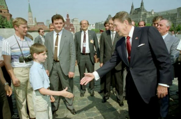 Behold! Vladimir Putin and Ronald Reagan Together in a 1988 Photo