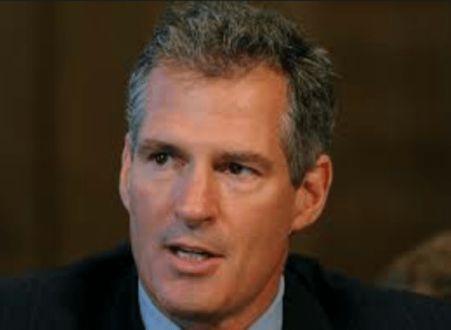Scott Brown Hides in Bathroom to Avoid Reporter’s Hobby Lobby Question