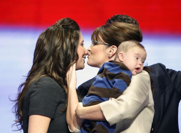 Sarah Palin Defends Bristol’s “Violent” Behavior in Recent Family Brawl