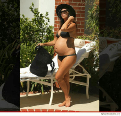 Kourtney Kardashian Shows Off her Pregnant Bikini Body – PIC