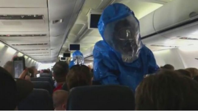 Man Goes on Crowded Plane and Shouts “I have ebola” – Video