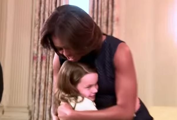 Watch The First Lady Surprises White House Tour Guests – Video