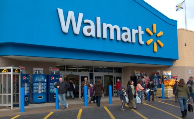Walmart Will Raise Its Minimum Wage to $10 an Hour