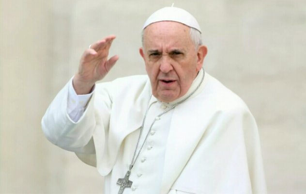 Pope Francis Calls for Equal Pay for Women
