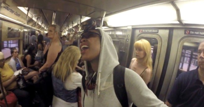 Brandy Discuises Herself – Sings in NY Subway – No One Pays Attention – Video
