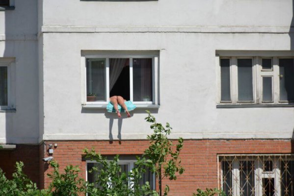 Woman “Sunbathes” By Hanging Her Naked Butt Outside Her Window – PIC
