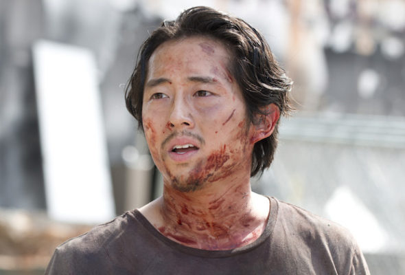 Glenn Gets Kiss on the Lips from Eugene-  More Love from TWD Cast – Video
