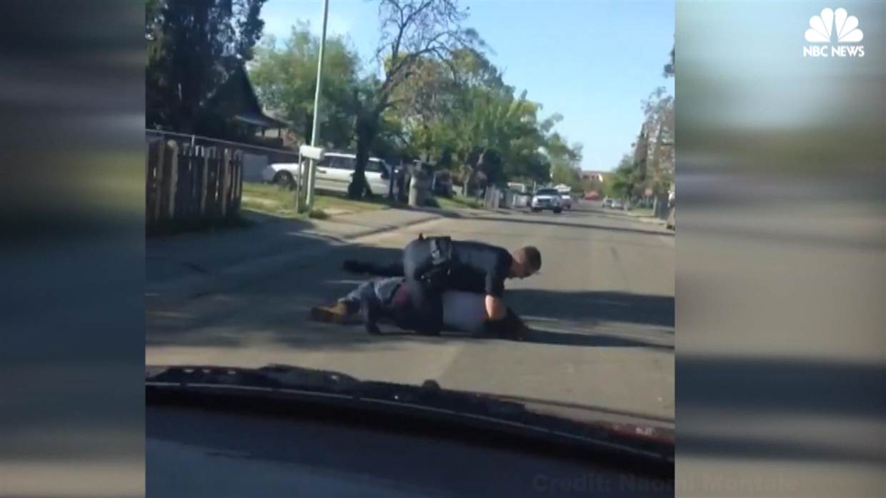 Sacramento Police Beats Black Man for Jaywalking – Video